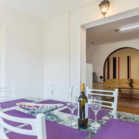 Nice Apartment In Pula With Kitchen Exterior photo